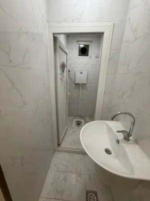 شقه في مجمع الامل 3 السكني