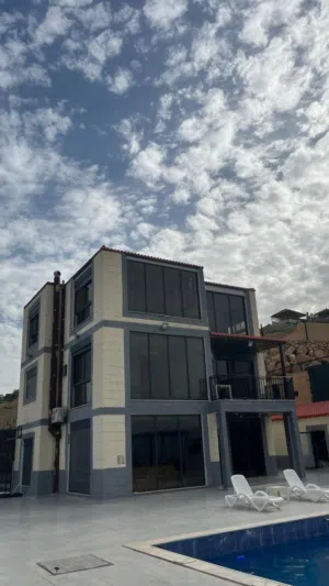للبيع: منشأة Event Venue مكتملة التجهيزات مطلّة على سد الملك طلال — مشروع دار السلام