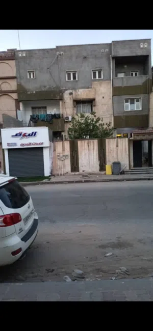 محل للايجار جنزور الشرقيه على الطريق الرئيسى من بدايه شهر 7