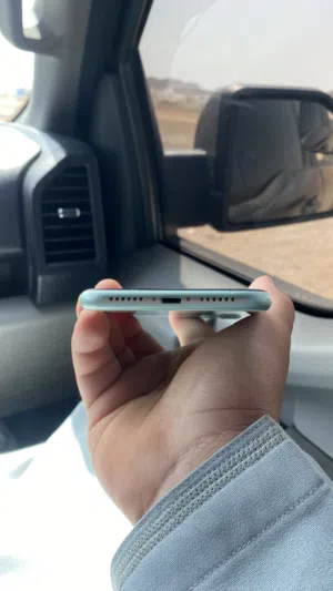 Apple iPhone 11 128 GB in Al Dakhiliya