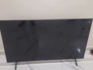 شاشة LG 65 مكسوره مع ريموت