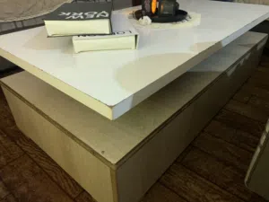 طاولة للبيع