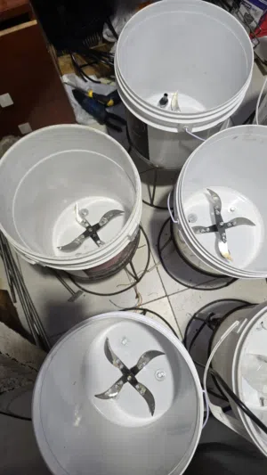 فرامة خضار اعلاف بقايا طعام علف دواجن دجاج طيور محلي صنع فرم خضرة فواكه خبز و غيره منزلية