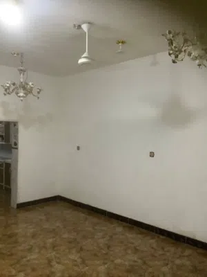 بيت نصف قطعه في الاكوات الاولى
