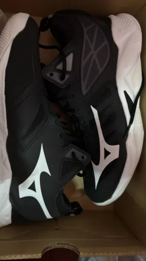 حذاء MIZUNO اسود وابيض