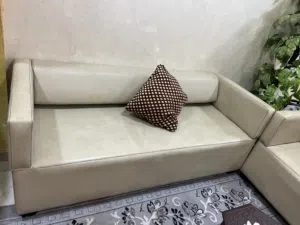 كنب جلد للبيع فوتيه استعمال خفيف