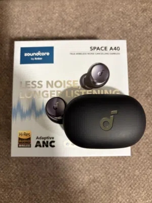 سماعة  Anker المعروفة بحالة ممتازة