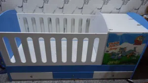 جربايه سرير اطفال وملحق+جرارات3+خانه ملابس  مستخدم ولاكنه بحاله جيده جيده