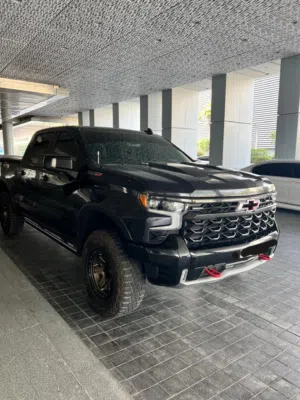 Pick up Silverado ZR2 under warranty no accident and in perfect condition