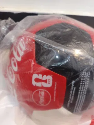 للبيع قطعة مميزة ونادرة نسبيًا لهواة المقتنيات كرة أصلية Coca-Cola × FIFA 2026