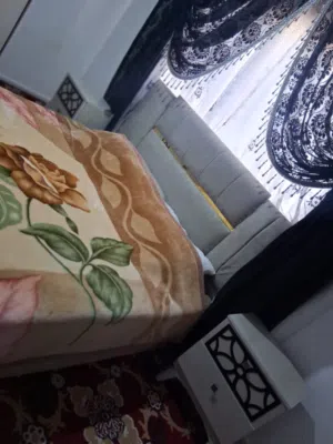 غرفة نوم جديدة استخدام شهر واحد فقط مع فرشتها