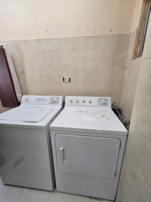 غسالة ونشافة ملابس جيدة