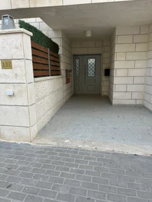 152 m2 3 Bedrooms Apartments for Sale in Ramallah and Al-Bireh Ein Musbah