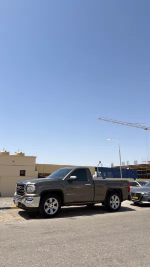 Used GMC Sierra in Fujairah