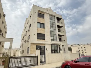شقة طابق شبه ارضي مميزة بتشطيبات حديثة مساحة 172م بسعر مميز من المالك