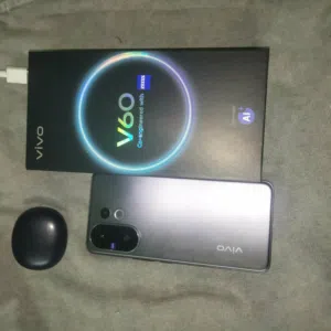 Vivo 60 للبيع في اطار القاهره  التلفون ممتاز  كسر زيرو استعمال خمس شهور معاه كل حجاتو ومعاه ايربودز
