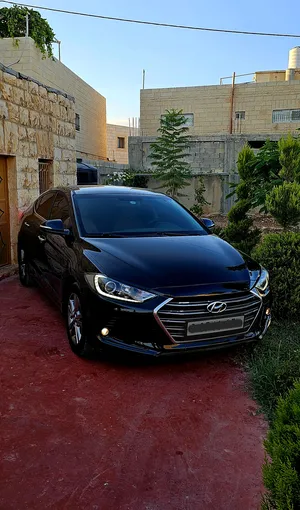 Hyundai . Elantra . 2017 . New3