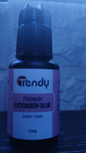 لاصق رموش شهري أسود من Trendy جديد