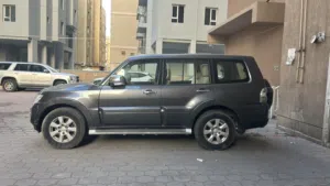 للبيع فرصة مميزة* متسوبيشي باجيرو 2016 أوتوماتيك دفع رباعي4x4 لون رمادي غامق