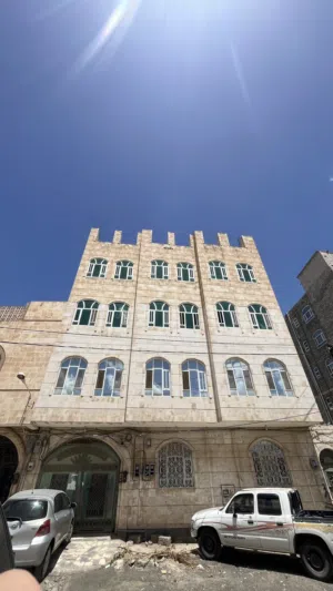 يوجد 3 ششق ايجار في الخمسين مدخل سنع 4 عماره