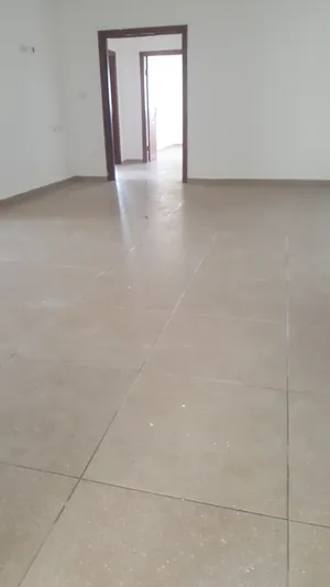 ٤ غرف نوم . غير مفروشة . شهري3