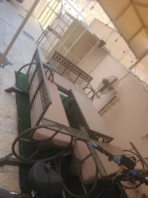 للبيع جلسه خارجيه مع الارجوحه