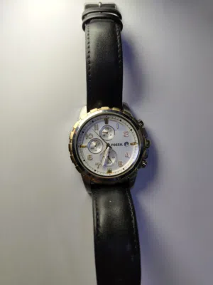 ساعة كرونوغراف من علامة Fossil