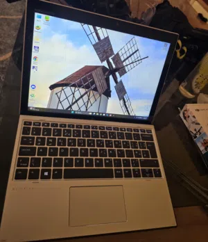 Hp Elite x2 g4  2in1 Touch screen laptop 16 ram 256 ssd i5 8265u