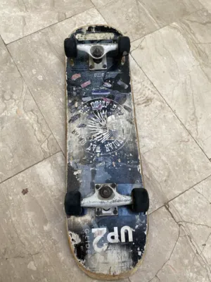 Skate board UP2GLIDE GOSPORT   سكيت بورد ممتاز جدا بحاله ممتازه جدا لحق حالك  نظيف جدا جدا