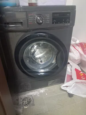 غسالة LG 7 Kg بحال الوكالة استعمال خفيف 60 ريال