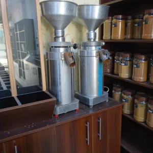 ماكينه قهوه عدد 2 وكاله مطلوب فيهن300