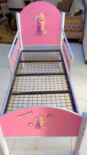 جربايه بناتي مستخدمه قليل والثانيه جربايه كبيرة مع خشبه