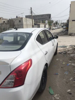 نيسان صني هندي سيارة جاهزة سنوية ل2029 مابية اي نقص كير مكينة تبريد شرط فحص