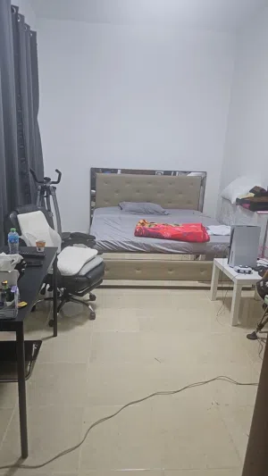 studio available 5x3