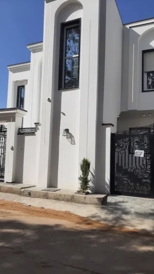 منزل خلف مدرسه جابر بن حيان دور وملحق بسعر منافس