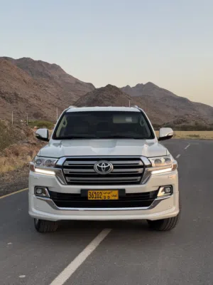 Used Toyota Land Cruiser in Al Dakhiliya