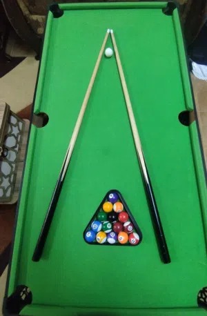 طاولة بلياردو للكبار والصغار مستعملة اشي بسيط بدل 370 فقط 300