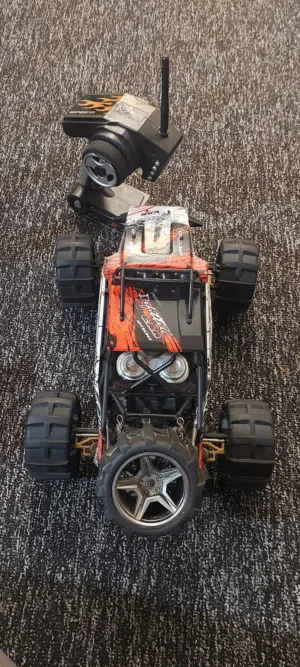 سيارة RC2.4 اصلية