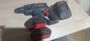 بتشون بوش بطاريه مع بطاريتين وشاحن