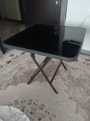 طاولات وكراسي متحركي بحاله جيدا