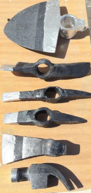 مجموعه ازاميل مقاسات مختلفه حديد صب عدد 15 السعر المطلوب 15 دينار