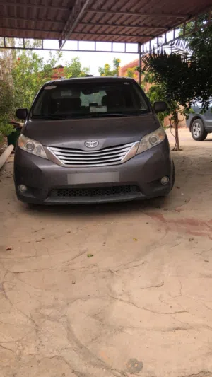 Used Toyota Sienna in Tripoli