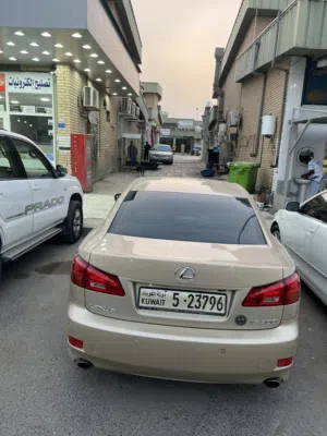 لكسز is300 بحالة ممتازة