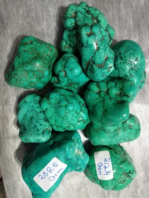 فيروز خام لللبيع