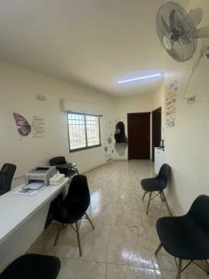 مركز تعليمي للبيع مع كامل معداته