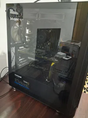 للبيع pc (قابل للتفاوض)