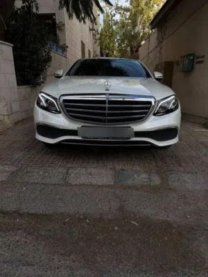 Mercedes 2017 e200 avant-garde special order وارد الوكالة