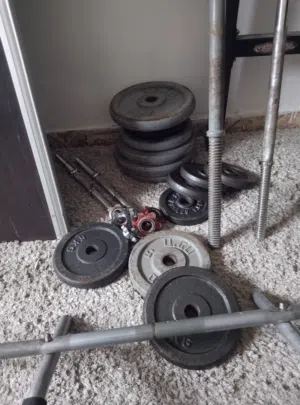 اوزان دامبل و بار و تخت  مستعملة للبيع