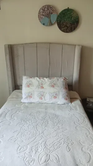 سرير فخم مرتب بلون مميز مفرد محير 210/100