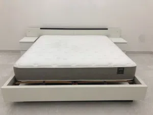 للبيع سرير مع 2 كومودينو راس الخيمه